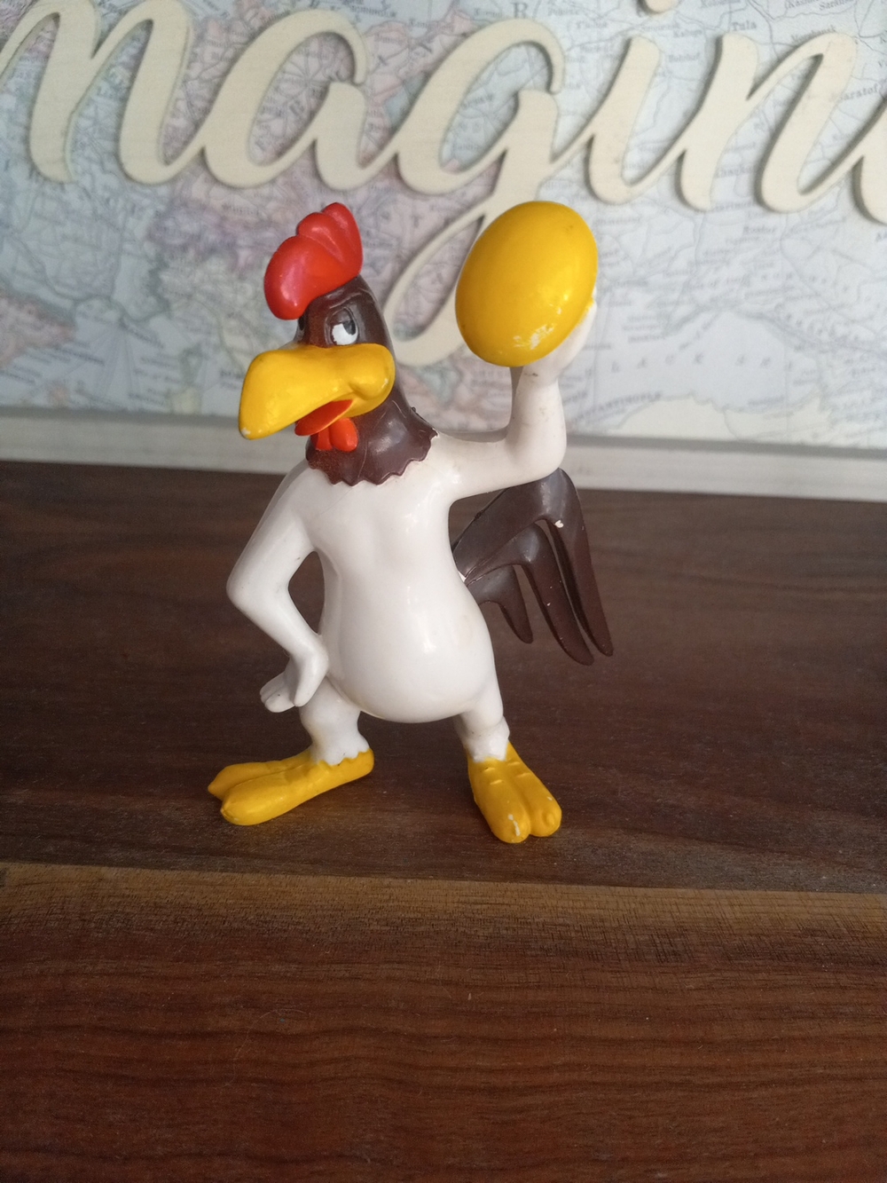 Vintage Foghorn Leghorn Holding Egg 80's Looney Tunes Pvc